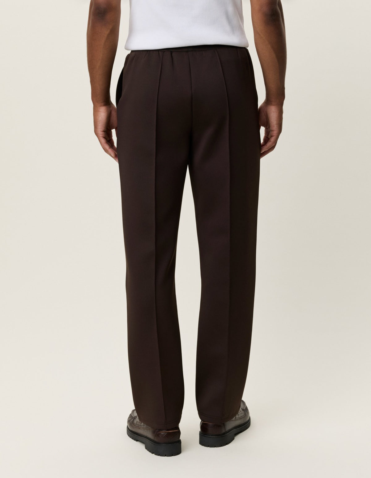 Casual Track Pants Pantalon de survêtement — Les Deux — Delicioso Brown — porté, de dos 3 | Appart 17 Bruxelles