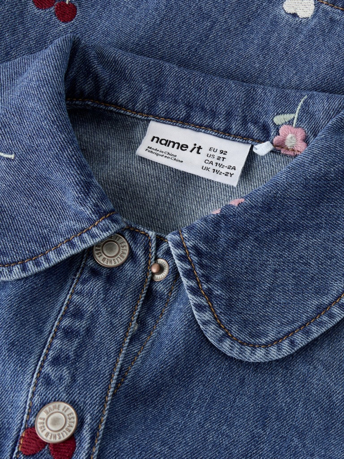 NMFEMILY Robe en jean brodée fille — name it — Medium Blue Denim — autre vue 2 | Appart 17 Bruxelles