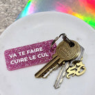 VA TE FAIRE CUIRE LE CUL Porte-clé à paillettes Plus de Love: Violet — Appart 17 Bruxelles