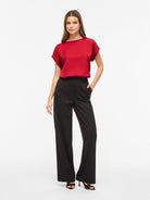 VIELLETTE Blouse Satin Femme Écoresponsable — VILA — Savvy Red — porté, tenue complète | Appart 17 Bruxelles
