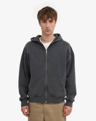 Colorful Standard Organic Oversized Zip Hood Sweat zippé à capuche — Colorful Standard — Faded Black — porté, vue de face | Appart 17 Bruxelles