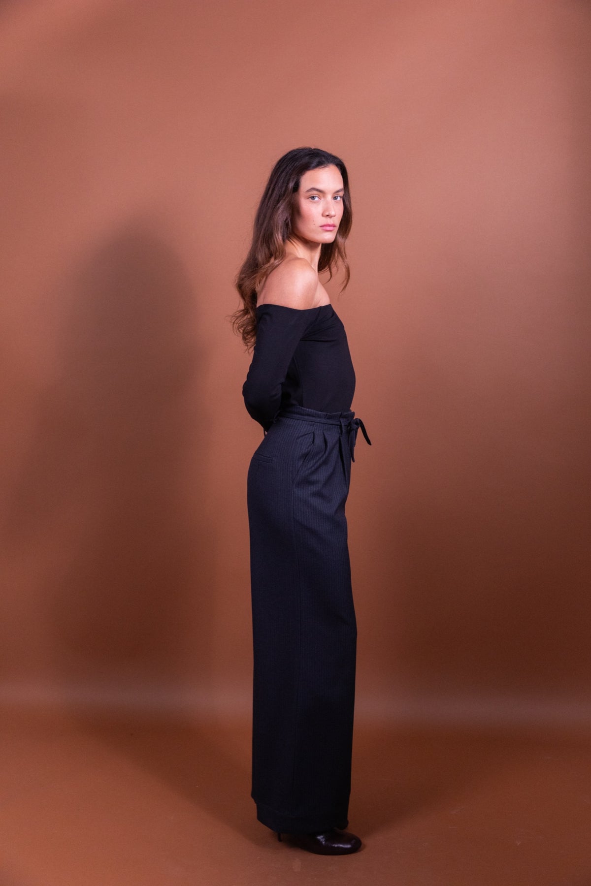PLUME Pantalon large à pinces et ceinture à nouer — Rayures Tennis — vue 4