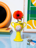 Vase trophée XS en céramique — DOIY — Best friend award — en situation | Appart 17 Bruxelles