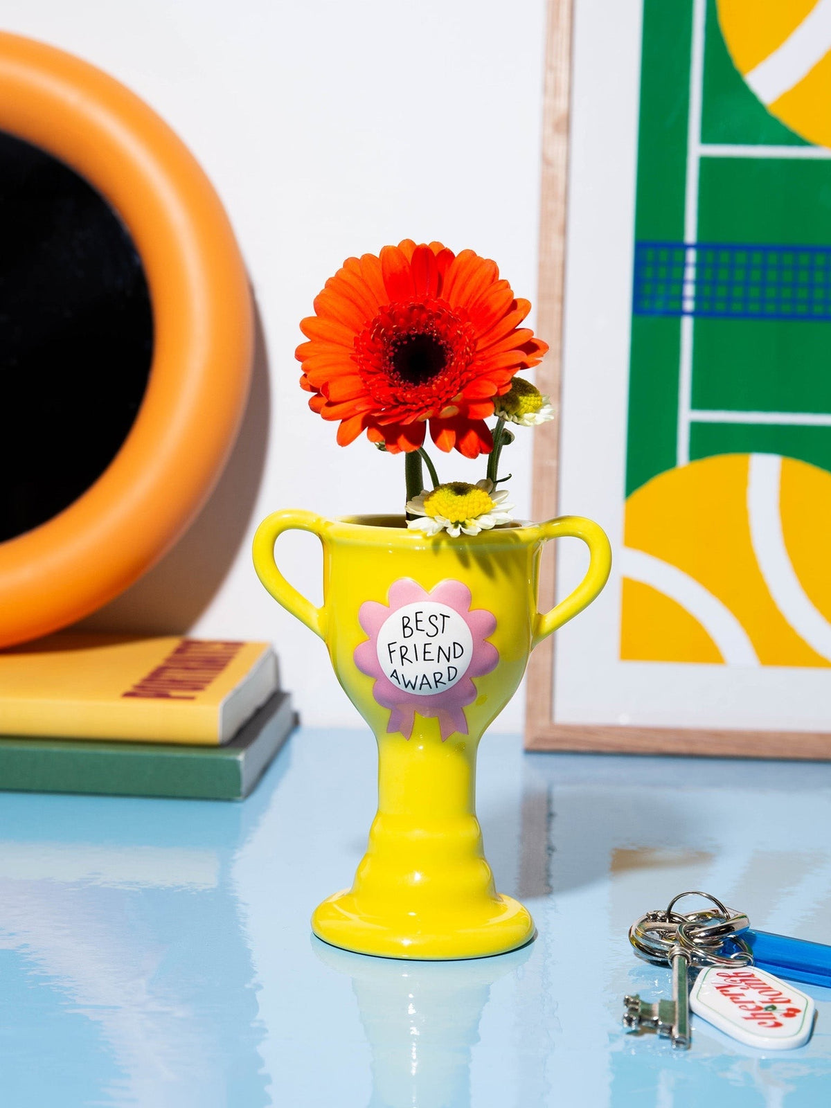 Vase trophée XS en céramique — DOIY — Best friend award — en situation | Appart 17 Bruxelles