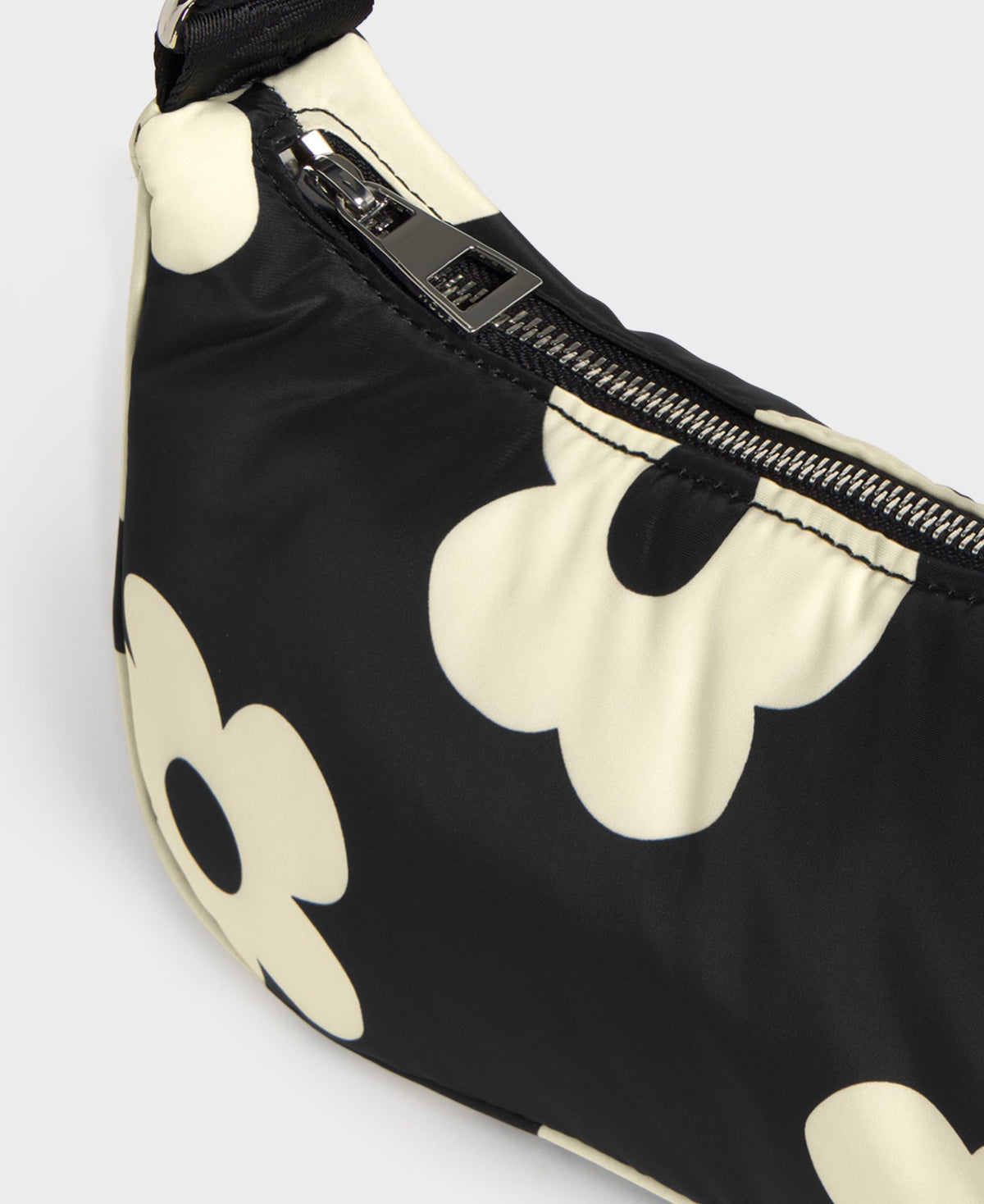 NIGHT DAISY Sac porté épaule en polyester recyclé — Wouf — Night Daisy — détail 5 | Appart 17 Bruxelles