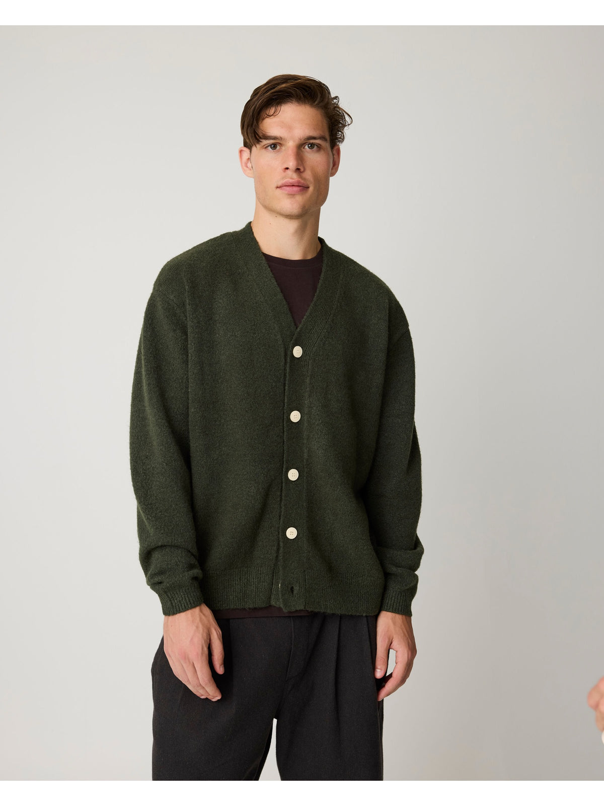 Cardigan Soufflé col V en maille recyclée — Forest Night — vue 4