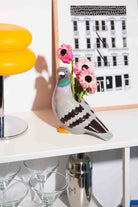 Vase pigeon en céramique, taille M — DOIY — Gris — en situation | Appart 17 Bruxelles