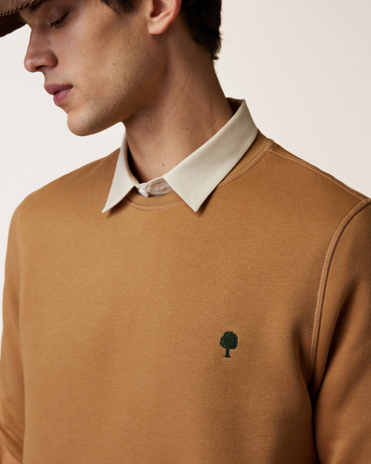 FAGUO DONZY Sweat col rond — Camel — vue 3