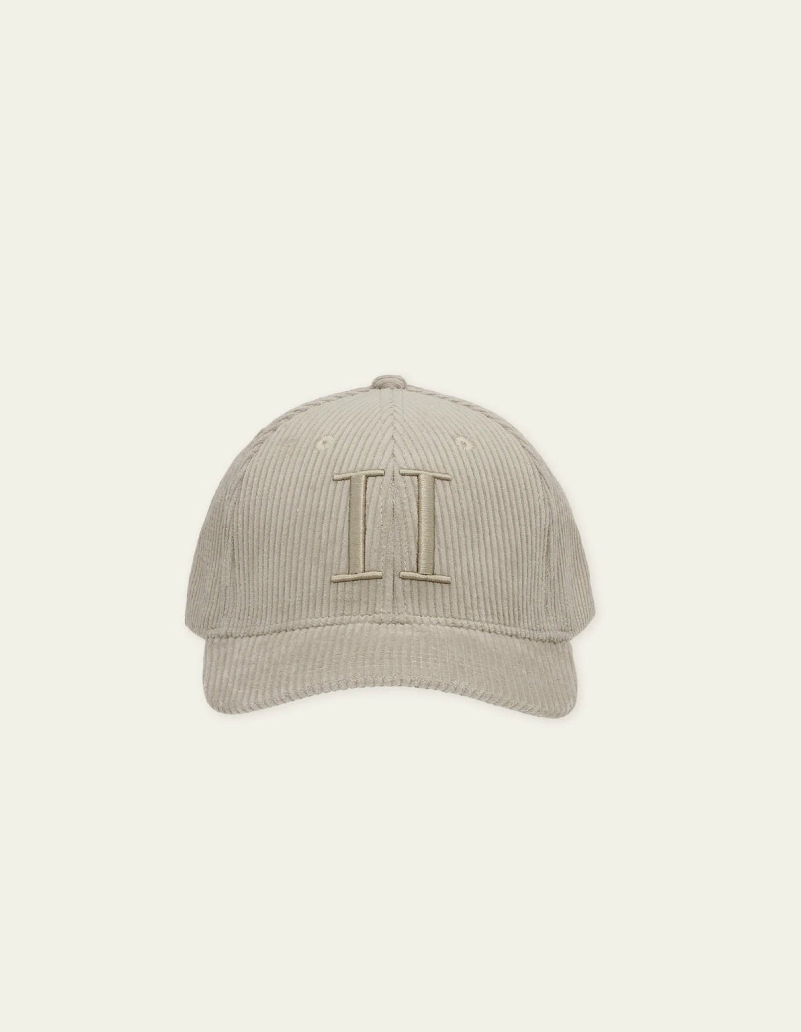 Core Casquette en velours côtelé — Dark Sand — Les Deux