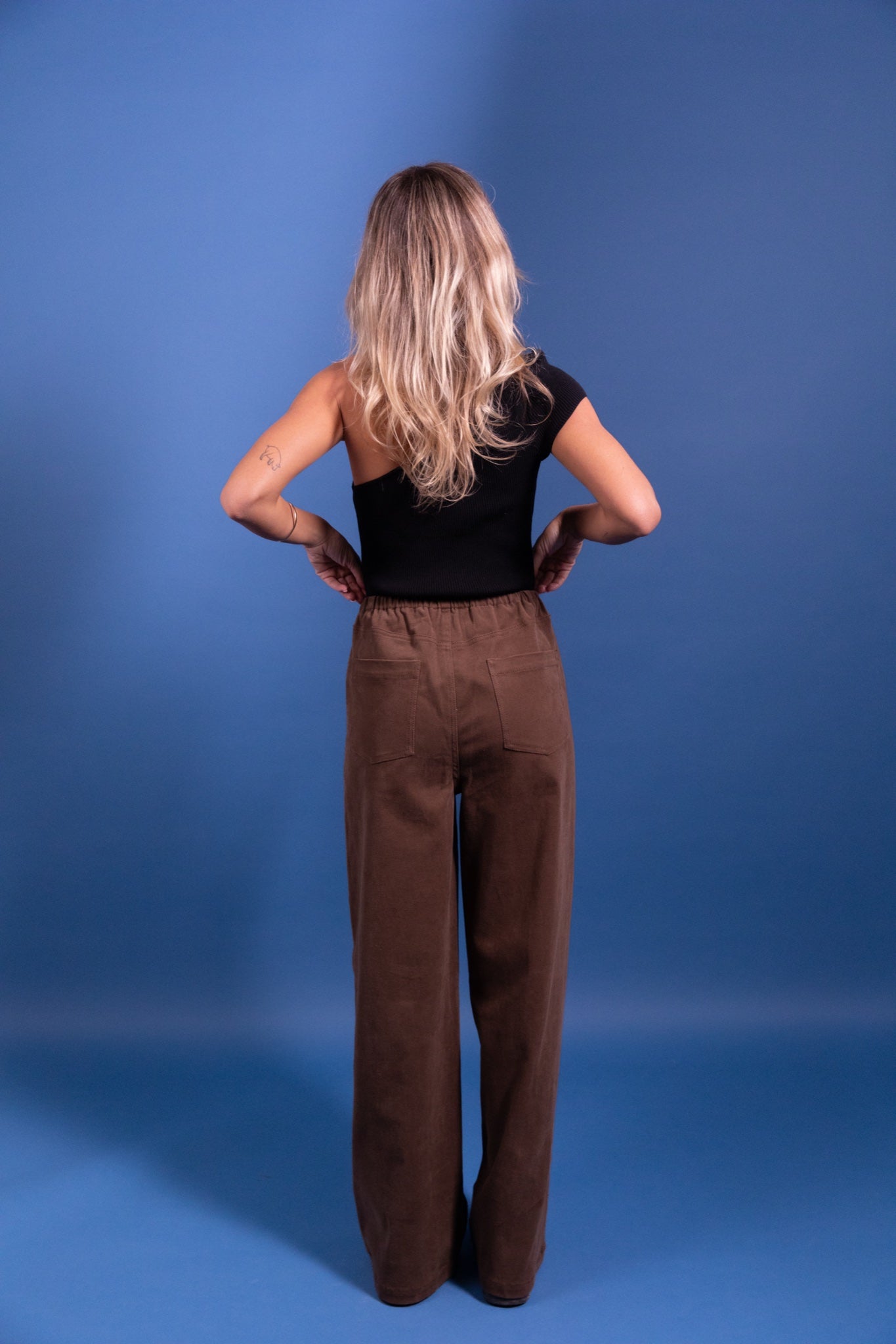 MARINETTE Top asymétrique en maille côtelée — Noir — vue 5