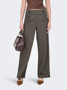 JDYGEGGO Pantalon large à carreaux taille haute — JDY — Cobblestone MINI CHECK — porté | Appart 17 Bruxelles