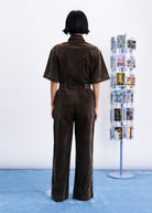 MARGATE Combinaison pantalon en velours côtelé délavé, manches courtes — FRNCH — Ocre — porté, vue de dos 3 | Appart 17 Bruxelles