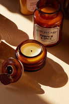 Paddywax Beam Bougie parfumée en verre orange ambré 85 g — Paddywax — Pumpkin Spice — en situation 4 | Appart 17 Bruxelles