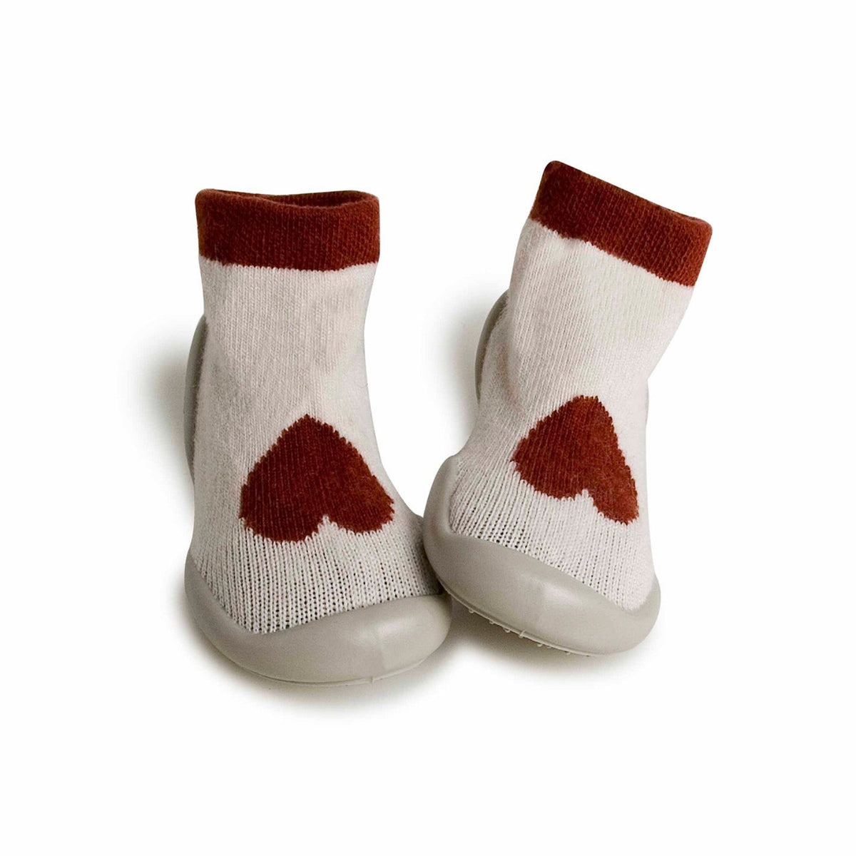 Chaussons-chaussettes Coeur en Chocolat, laine et cachemire — Collégien — Coeur en Chocolat — paire vue de face, cœur brun-roux | Appart 17 Bruxelles