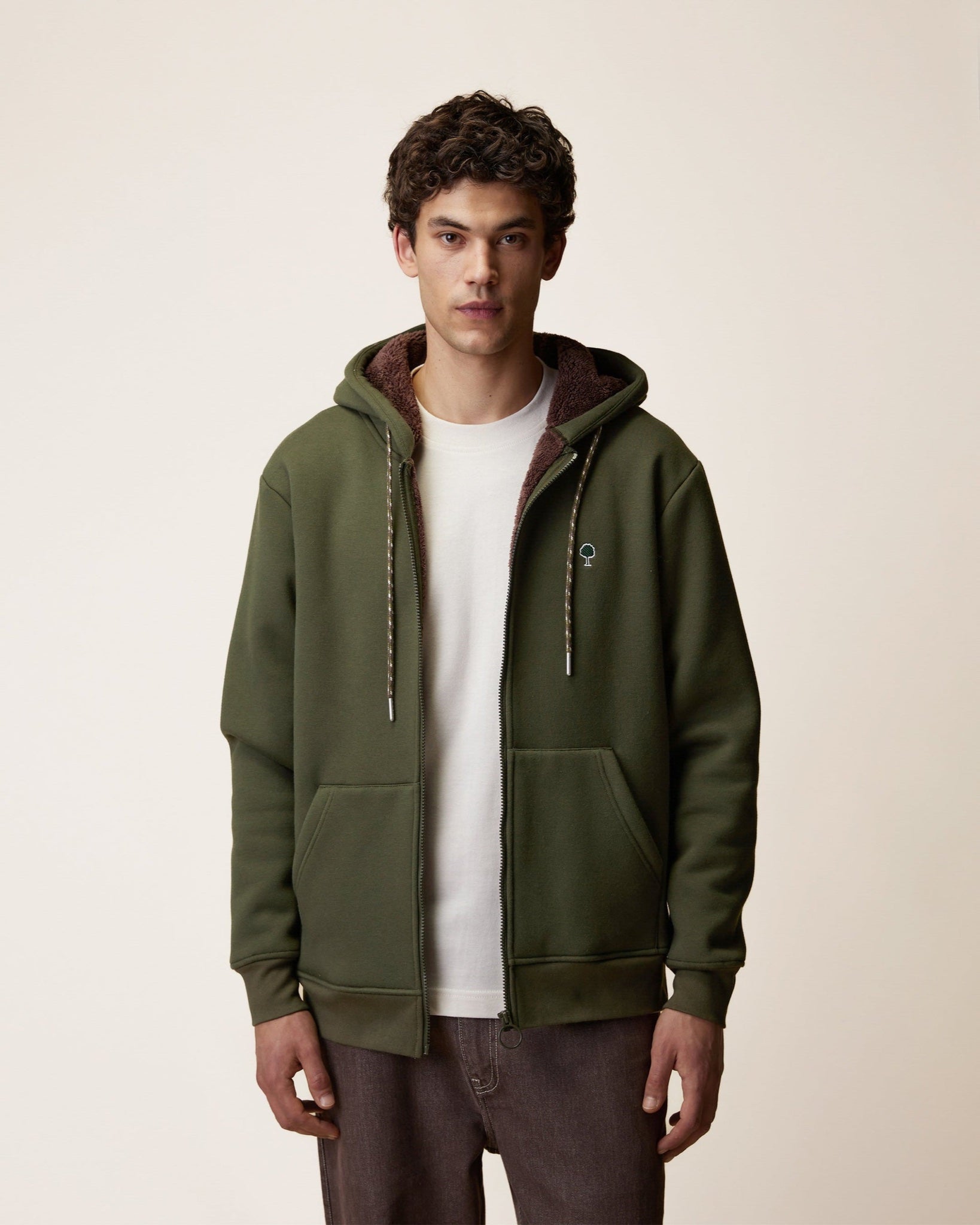 MEYGAL Sweat zippé à capuche doublé sherpa — FAGUO — Kaki — porté | Appart 17 Bruxelles