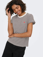 JDYPISA T-shirt col rond en coton bio à imprimé — JDY — Cloud Dancer / Chocolate Torte Stripes — détail | Appart 17 Bruxelles