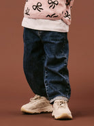 NMFBELLA Jean barrel fille — name it — Medium Blue Denim — porté 7 | Appart 17 Bruxelles