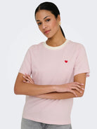 JDYPISA T-shirt col rond en coton bio à imprimé — JDY — Cloud Dancer / Fragrant Lilac Stripes — détail | Appart 17 Bruxelles