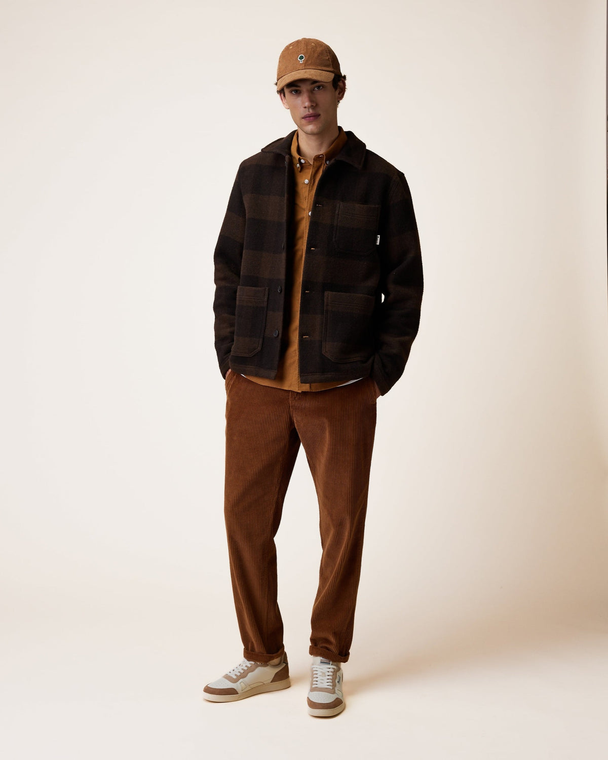 LORGE Veste workwear en lainage italien, poches plaquées — FAGUO — Marron & taupe à carreaux — porté 3 | Appart 17 Bruxelles