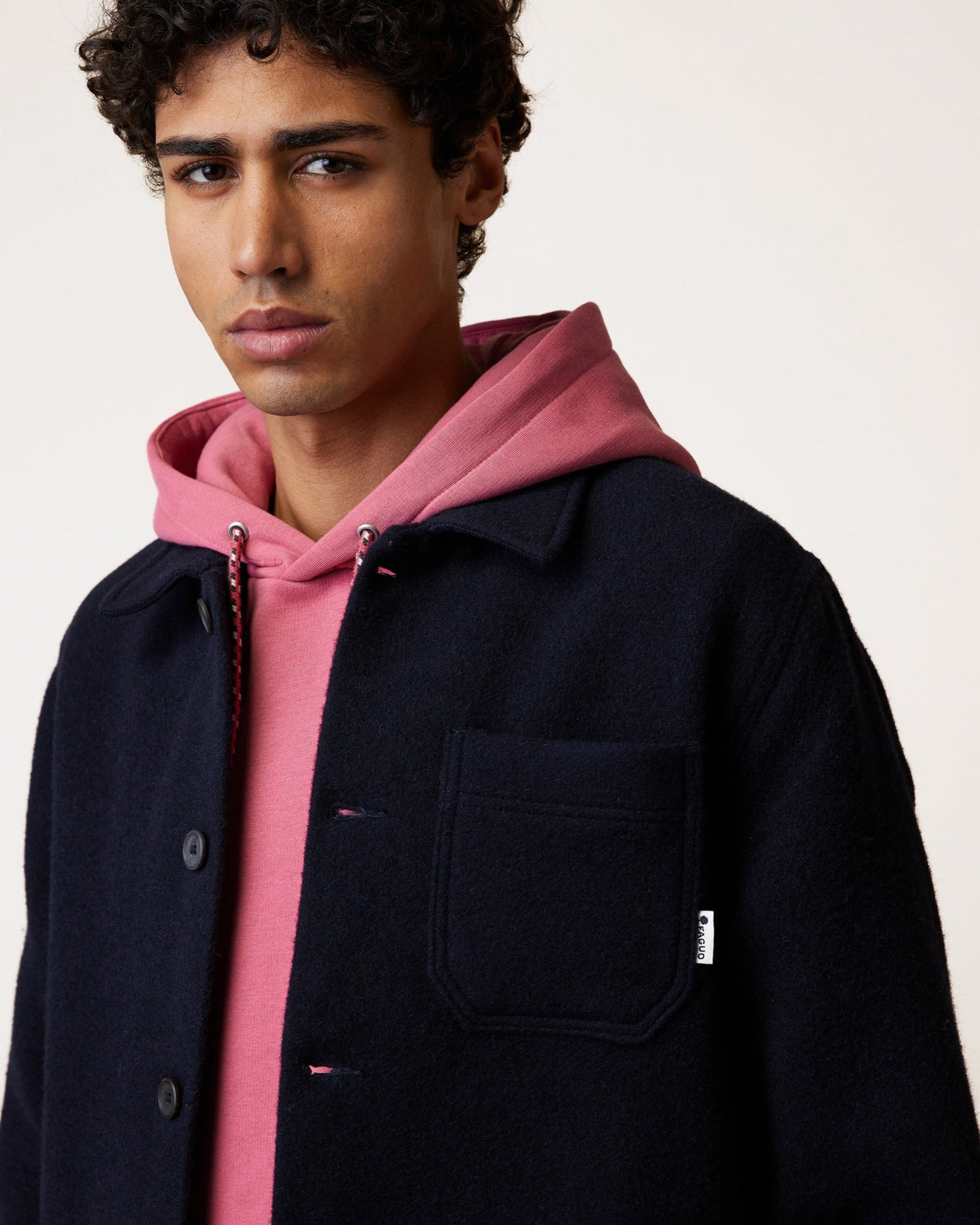 LORGE Veste workwear en lainage italien, poches plaquées — FAGUO — Bleu marine — porté 7 | Appart 17 Bruxelles