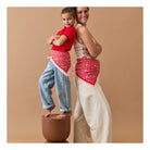 Foulard enfant 55 cm × Cha Cha Pop — Atelier Wagram — Amour fou beige et rouge — autre vue 5 | Appart 17 Bruxelles