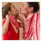 Foulard enfant 55 cm × Cha Cha Pop — Atelier Wagram — Amour fou beige et rouge — autre vue 4 | Appart 17 Bruxelles