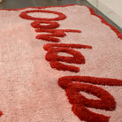 Tapis de bain « Ooh La La » festonné — Rose & rouge — vue 5, Rose & rouge | Appart 17