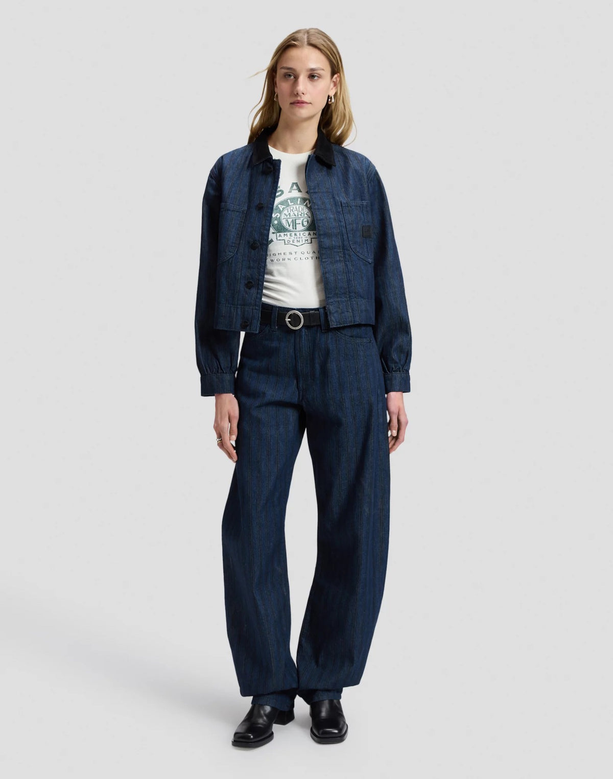 CROPPED CHORE Veste courte en denim à manches ballon — Lee — Hickory Rinse — porté, tenue complète 2 | Appart 17 Bruxelles