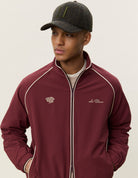 Seersucker Track Jacket Veste zippée de survêtement à passepoils — Les Deux — Chocolate Truffle Red — porté, détail 3 | Appart 17 Bruxelles