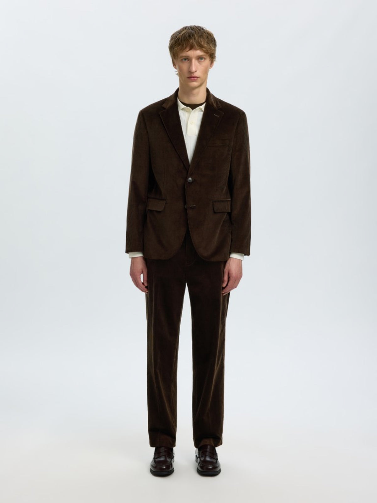 SLMREG-ENZO Blazer en velours côtelé de coton bio — Selected Homme — Delicioso — porté, en costume 2 | Appart 17 Bruxelles