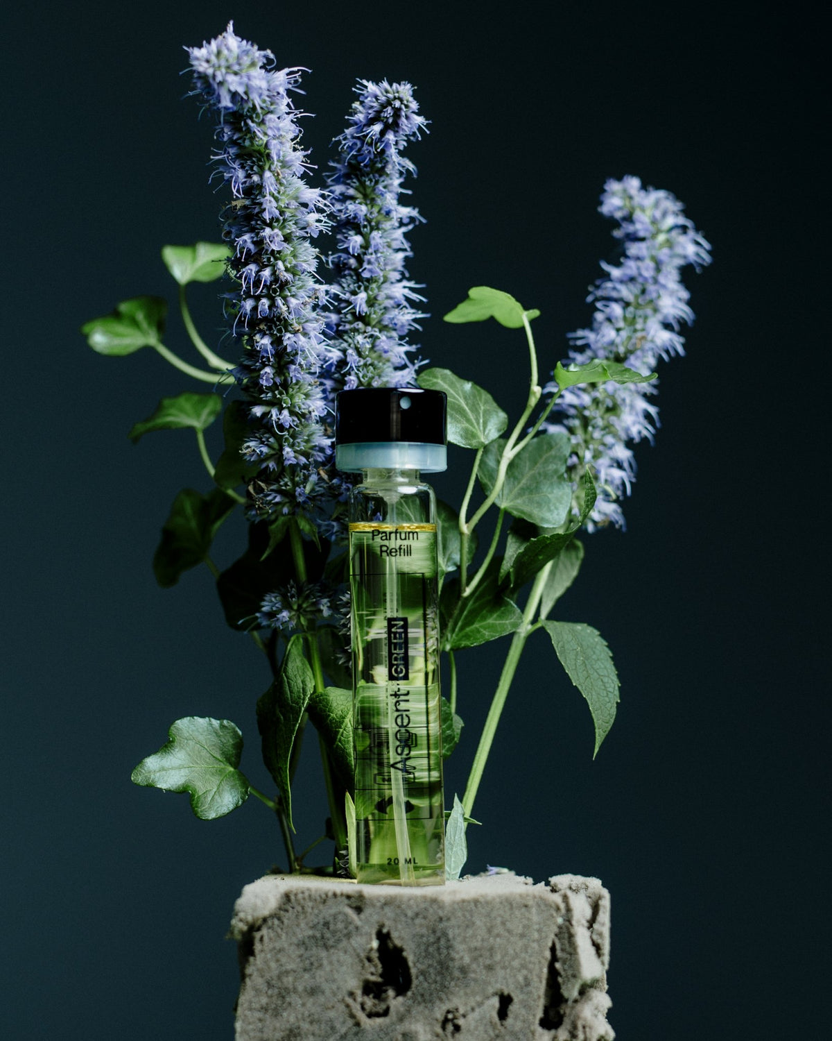 Ascent Refill Extrait de parfum rechargeable 20 ml — Ascent — Green — en situation | Appart 17 Bruxelles