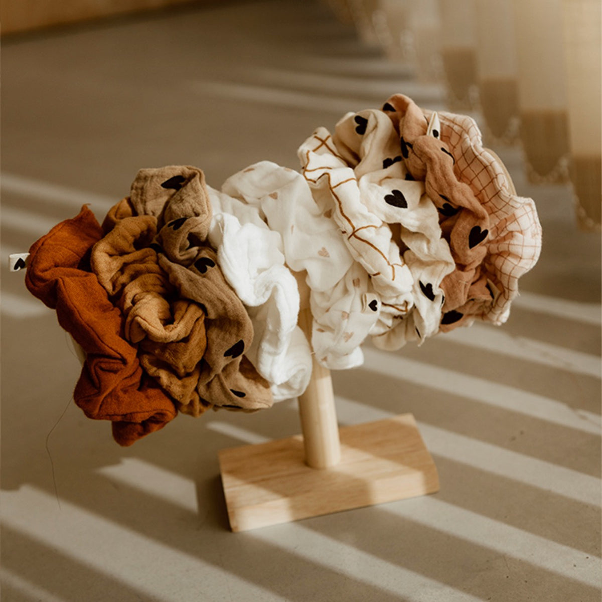 Chouchou en gaze de coton — Atelier Wagram — Cœurs écru — autre vue 3 | Appart 17 Bruxelles