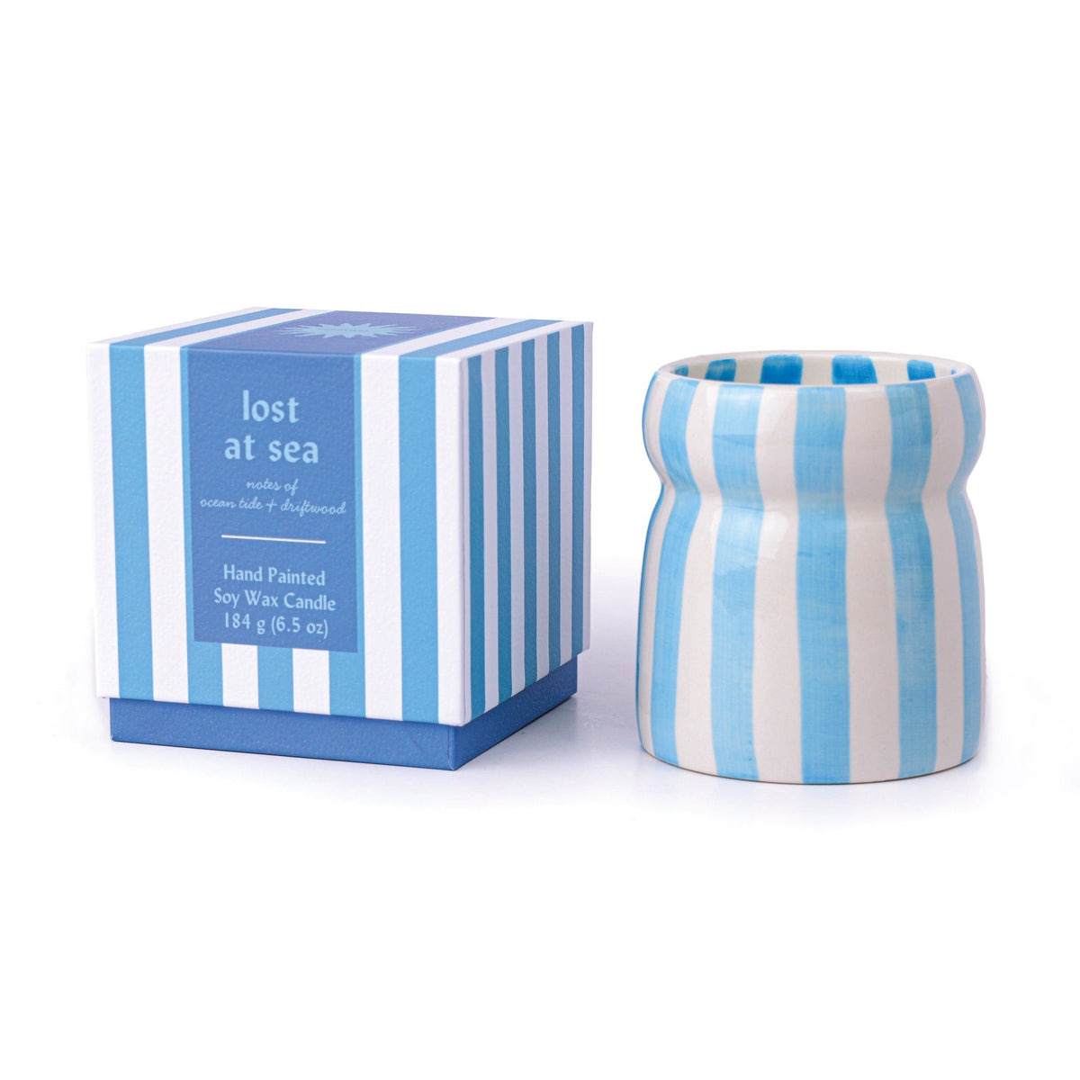 Paddywax Cabana Bougie parfumée céramique rayée bleu et blanc 184 g — Paddywax — Lost at Sea — packshot | Appart 17 Bruxelles