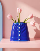 Vase Mini-jupe en céramique bleue — Upside Stories — Bleu — mise en situation 3 | Appart 17 Bruxelles