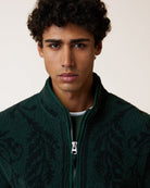 SENONCHE Veste polaire double face à motif jacquard placé — FAGUO — Vert foncé — détail du motif jacquard 7 | Appart 17 Bruxelles