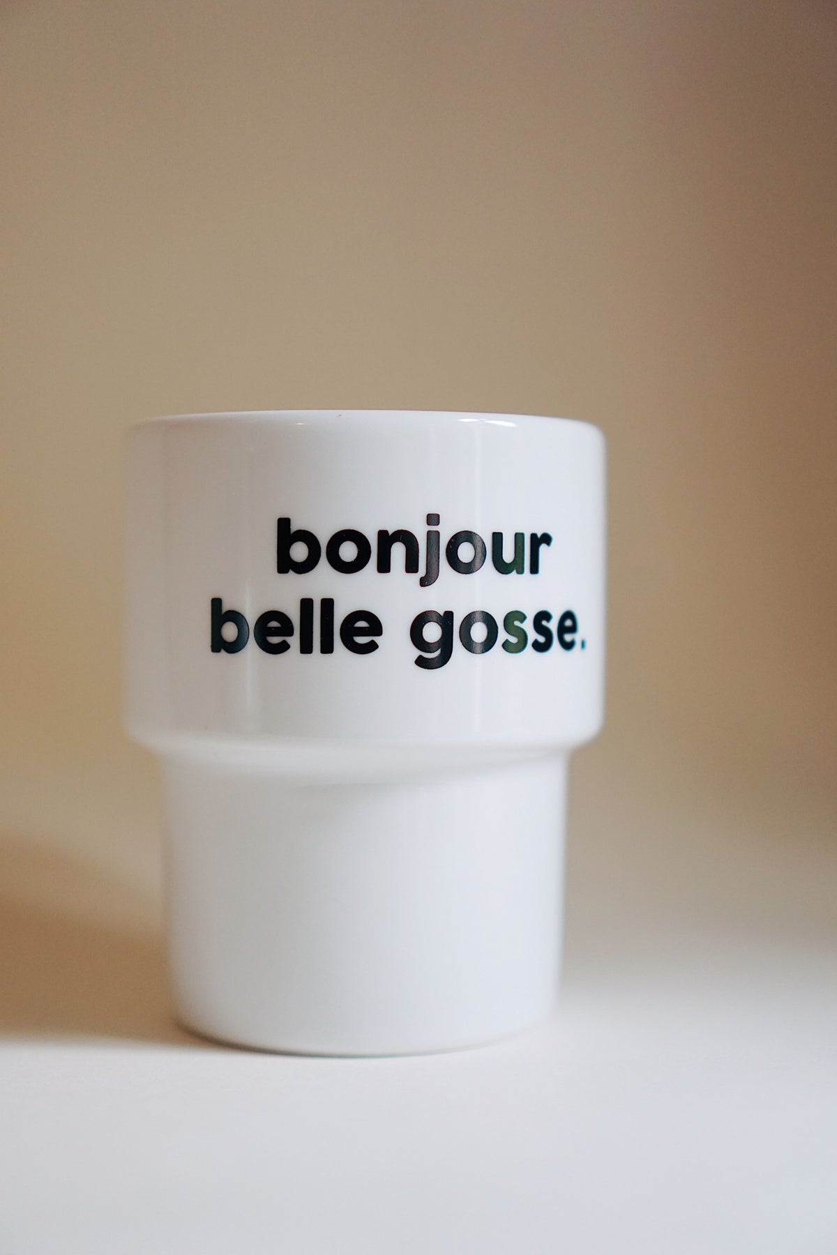 Gobelet « Bonjour belle gosse » — Félicie Aussi — Bonjour belle gosse — photo produit | Appart 17 Bruxelles