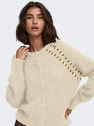 JDYZOEY ELLA Cardigan en maille à surpiqûres contrastées — JDY — Oatmeal — porté 3 | Appart 17 Bruxelles