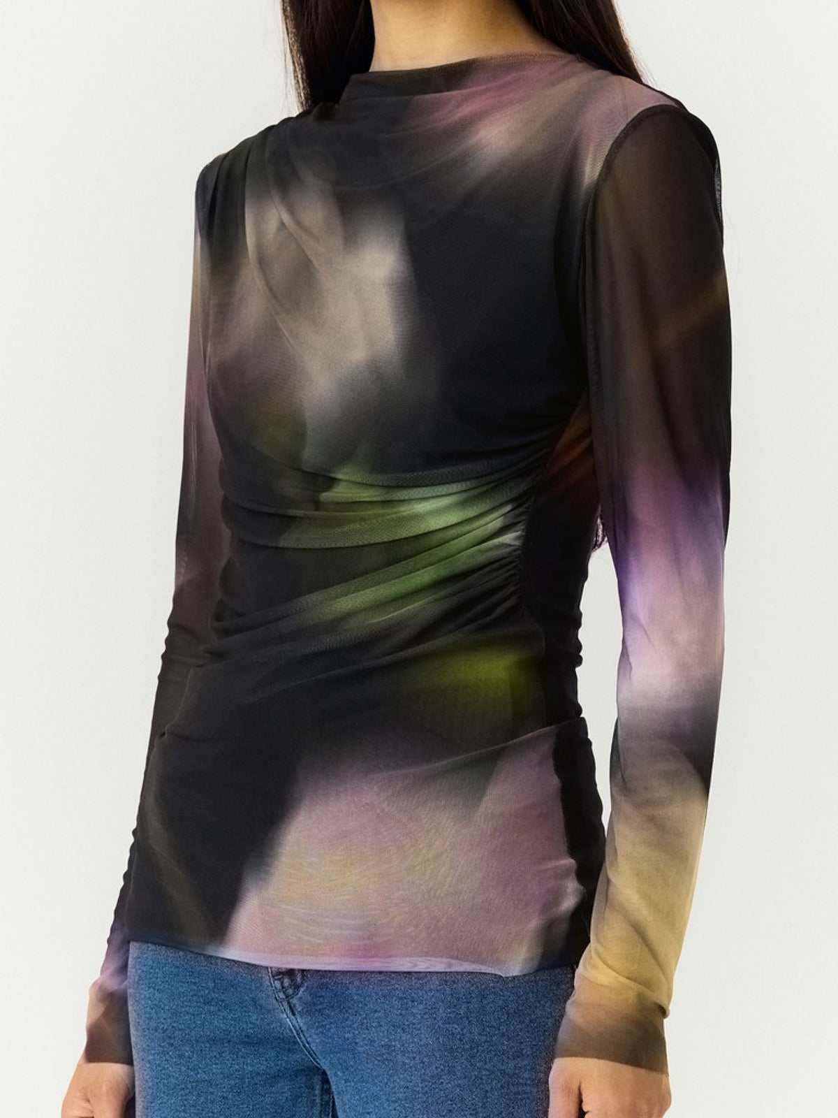 YASSHAMA Top en mesh imprimé all-over, col rond — YAS — Black AOP — porté, détail 4 | Appart 17 Bruxelles