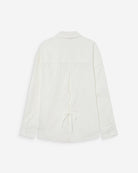 Valerie Chemise oversize en coton à nouer dans le dos — Grace & Mila — Ivoire — Packshot de dos sur fond blanc : fente de l'empiècement à l'ourlet et deux liens noués 7 | Appart 17 Bruxelles